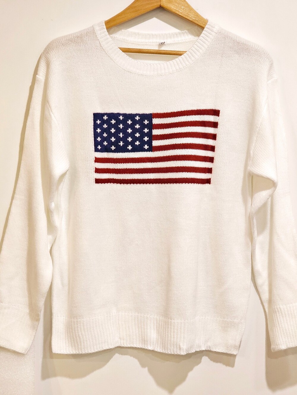 Ladies White Soft Acrylic Knit Sweater with American Flag Size MED. NWOT